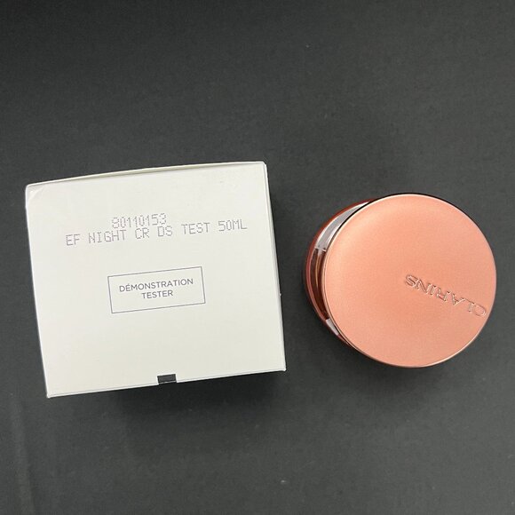 Clarins Extra-Firming Night - Dry Skin - Picture 3 of 5